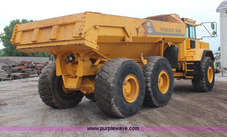 image for item H6724 1995 Volvo BMA35 articulated haul truck