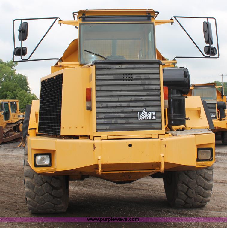 image for item H6724 1995 Volvo BMA35 articulated haul truck