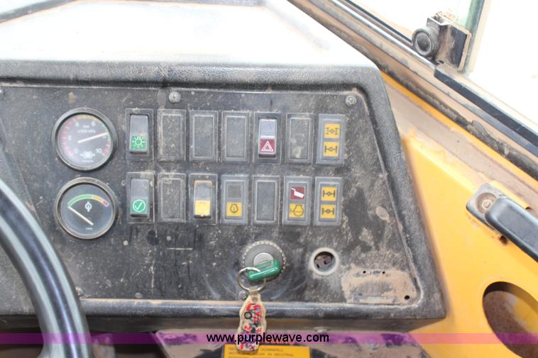 image for item H6724 1995 Volvo BMA35 articulated haul truck