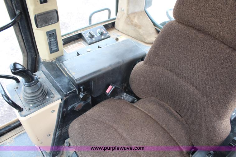 image for item H6726 2002 Caterpillar 963C track loader