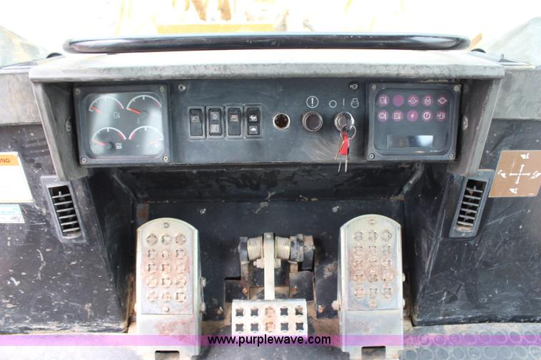 image for item H6726 2002 Caterpillar 963C track loader