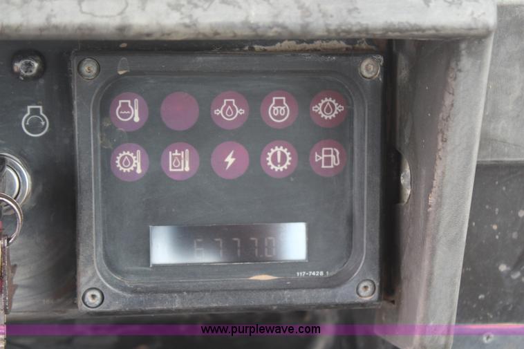 image for item H6726 2002 Caterpillar 963C track loader