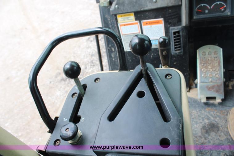 image for item H6726 2002 Caterpillar 963C track loader