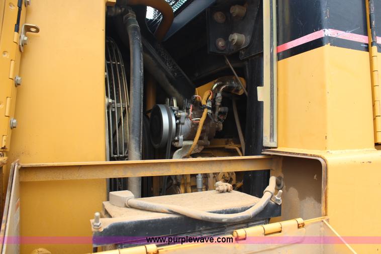 image for item H6726 2002 Caterpillar 963C track loader
