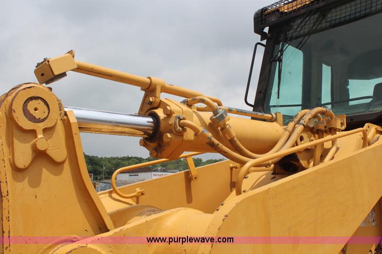 image for item H6726 2002 Caterpillar 963C track loader