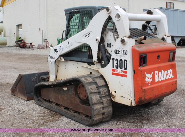 image for item H6728 2005 Bobcat T300 track skid steer