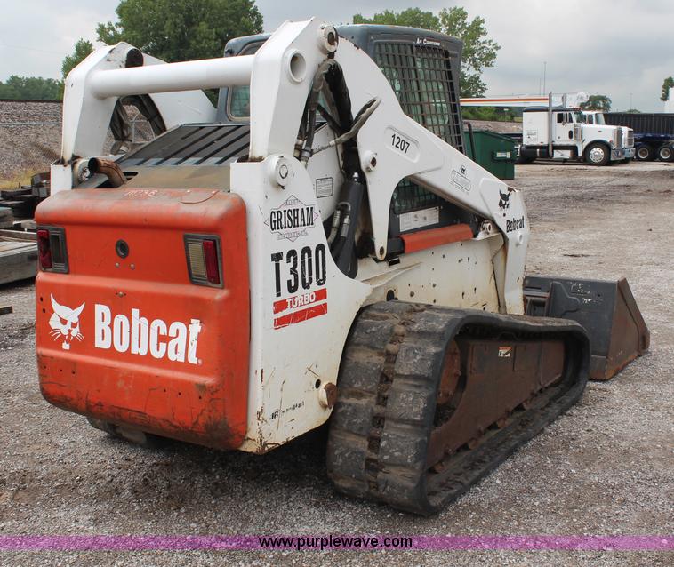 image for item H6728 2005 Bobcat T300 track skid steer