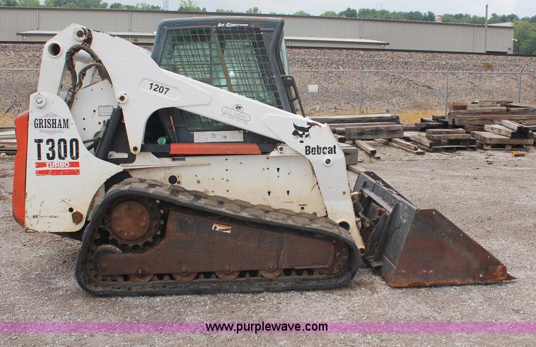 image for item H6728 2005 Bobcat T300 track skid steer