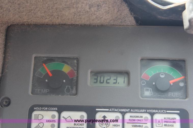 image for item H6728 2005 Bobcat T300 track skid steer