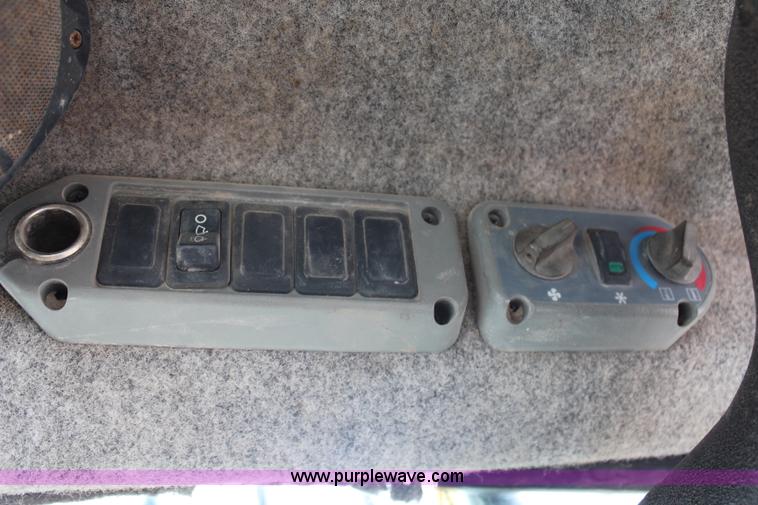 image for item H6728 2005 Bobcat T300 track skid steer