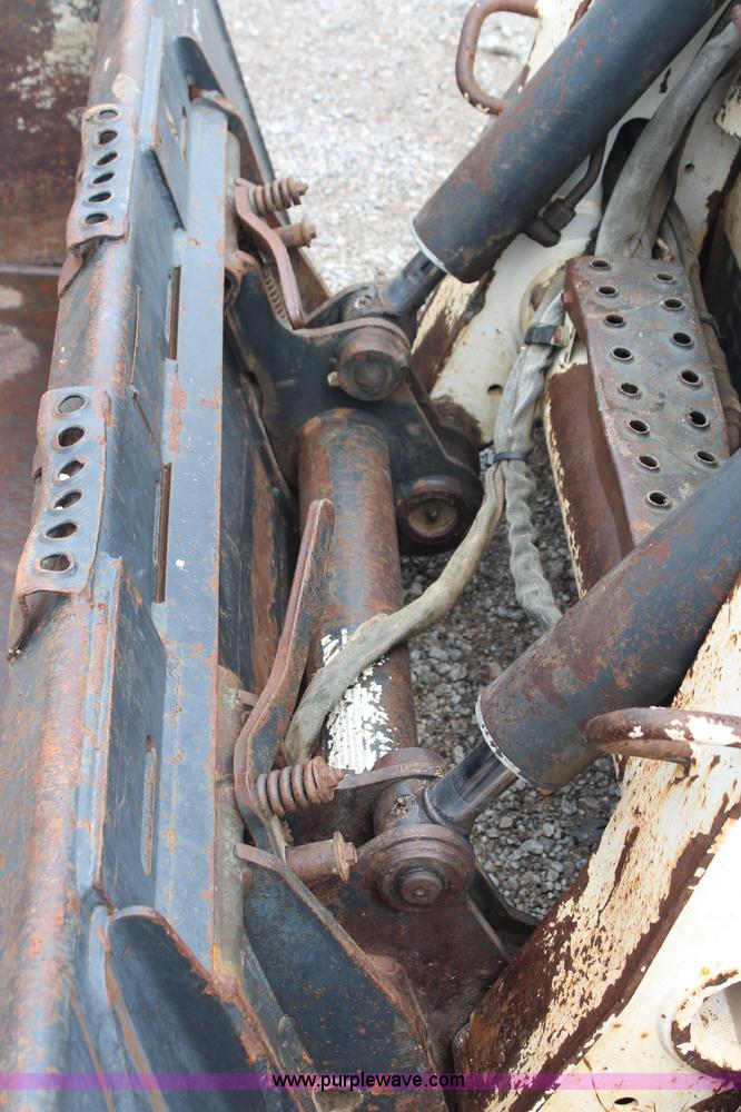 image for item H6728 2005 Bobcat T300 track skid steer