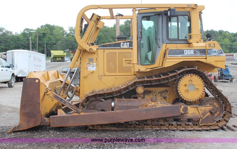 image for item H6739 1998 Caterpillar D6R XL dozer