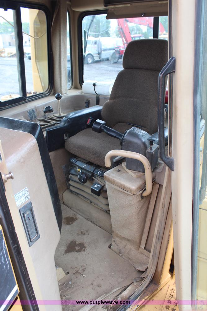 image for item H6739 1998 Caterpillar D6R XL dozer
