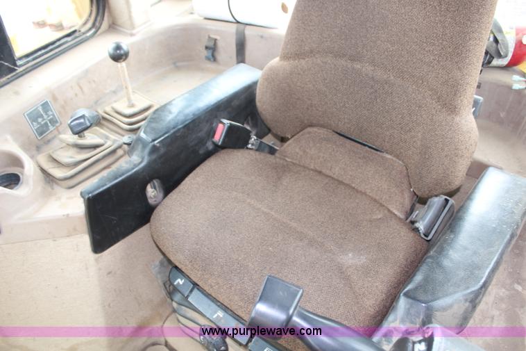 image for item H6739 1998 Caterpillar D6R XL dozer