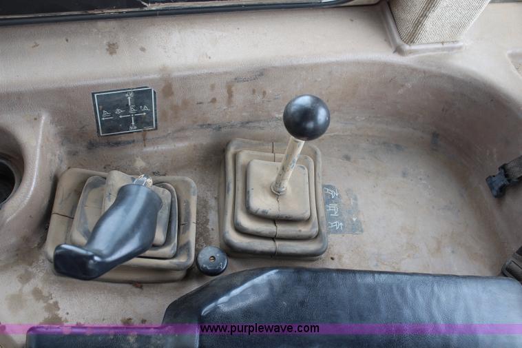 image for item H6739 1998 Caterpillar D6R XL dozer