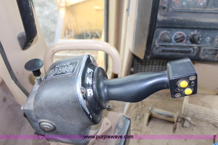 image for item H6739 1998 Caterpillar D6R XL dozer