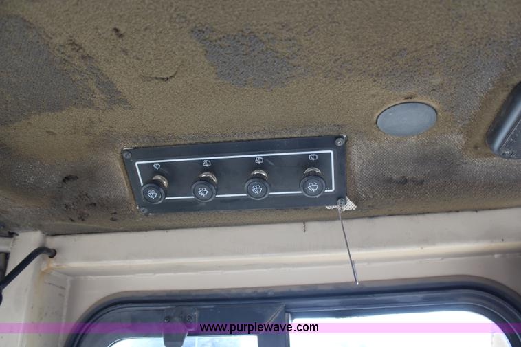 image for item H6739 1998 Caterpillar D6R XL dozer