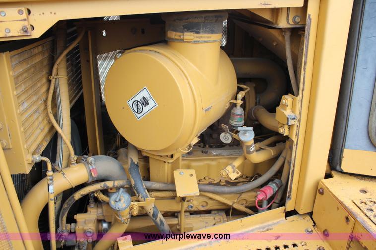 image for item H6739 1998 Caterpillar D6R XL dozer