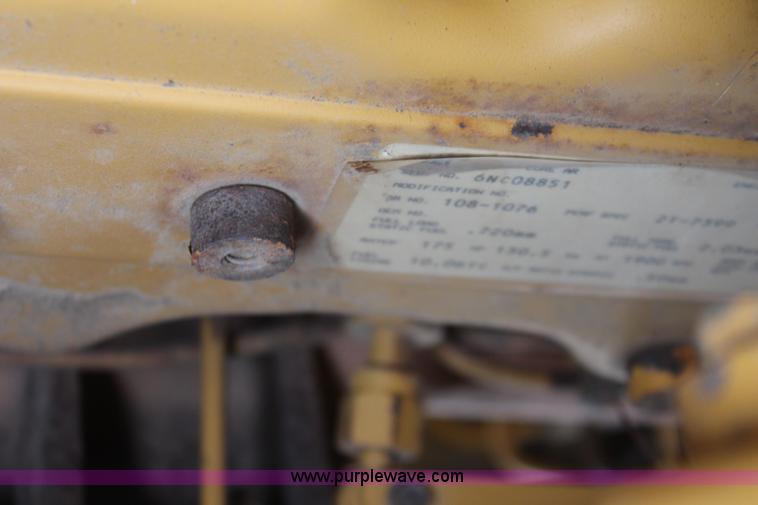 image for item H6739 1998 Caterpillar D6R XL dozer