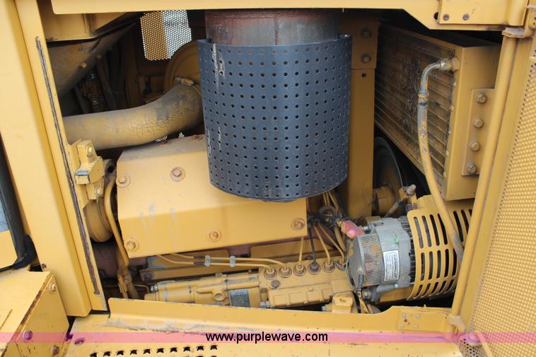 image for item H6739 1998 Caterpillar D6R XL dozer