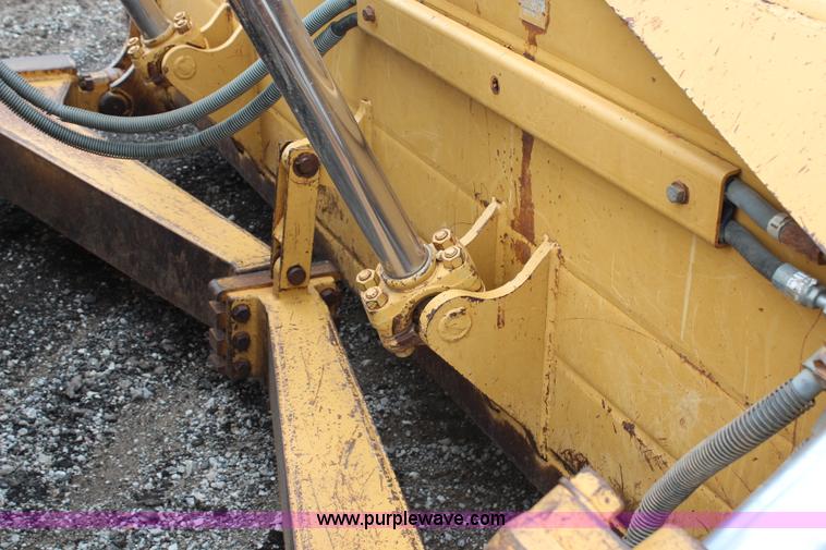 image for item H6739 1998 Caterpillar D6R XL dozer