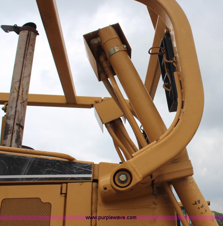 image for item H6739 1998 Caterpillar D6R XL dozer