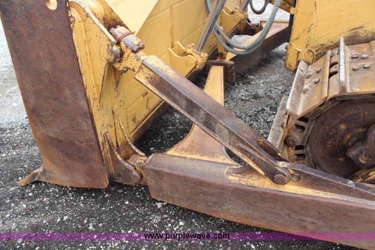image for item H6739 1998 Caterpillar D6R XL dozer