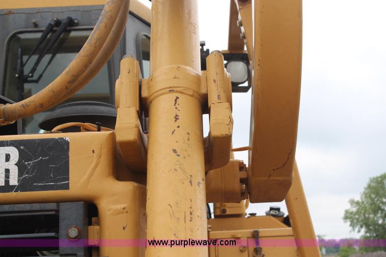image for item H6739 1998 Caterpillar D6R XL dozer