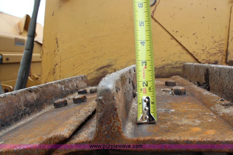 image for item H6739 1998 Caterpillar D6R XL dozer