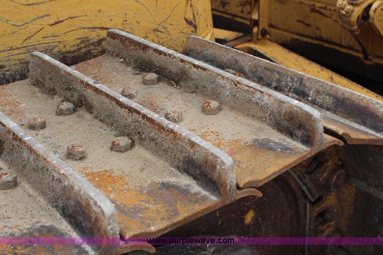 image for item H6739 1998 Caterpillar D6R XL dozer