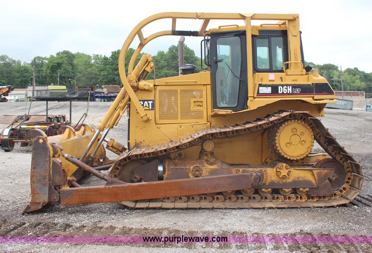 image for item H6743 1992 Caterpillar D6H LGP Series II dozer