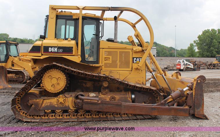 image for item H6743 1992 Caterpillar D6H LGP Series II dozer