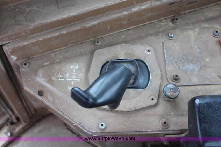 image for item H6743 1992 Caterpillar D6H LGP Series II dozer