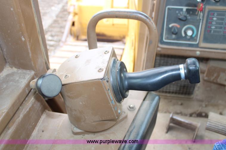 image for item H6743 1992 Caterpillar D6H LGP Series II dozer