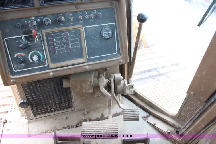 image for item H6743 1992 Caterpillar D6H LGP Series II dozer