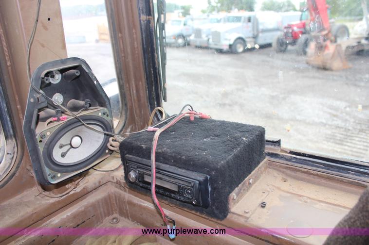 image for item H6743 1992 Caterpillar D6H LGP Series II dozer