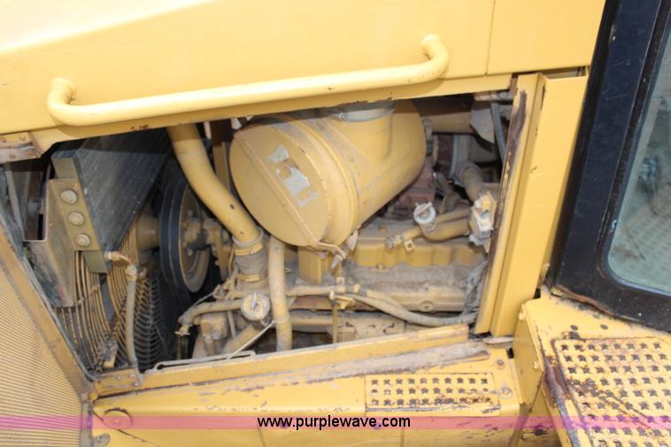 image for item H6743 1992 Caterpillar D6H LGP Series II dozer