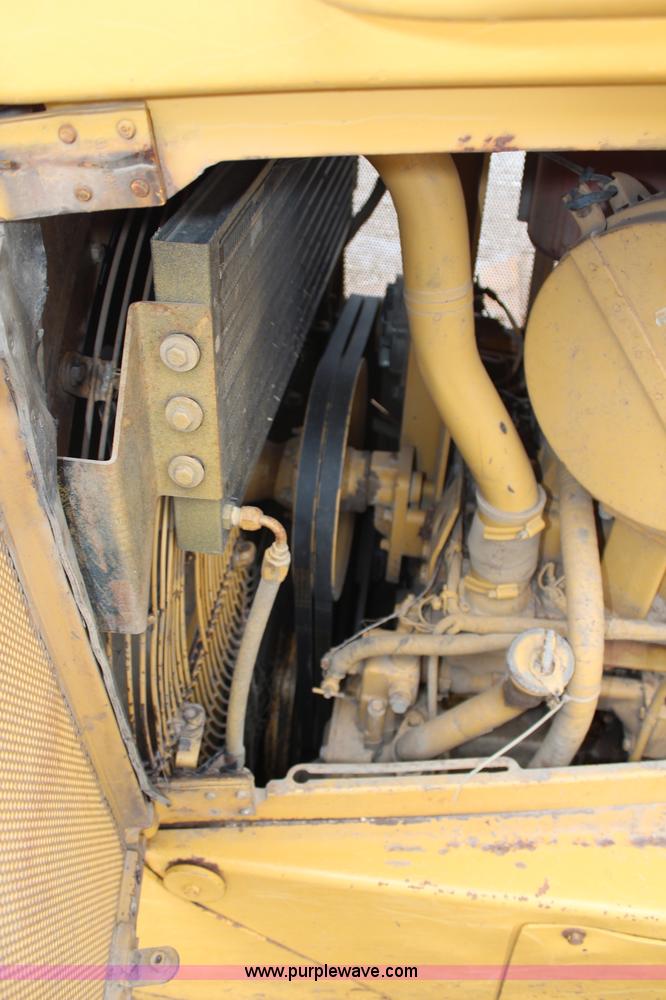 image for item H6743 1992 Caterpillar D6H LGP Series II dozer