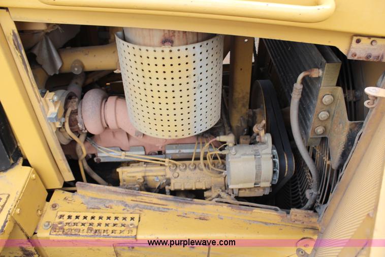 image for item H6743 1992 Caterpillar D6H LGP Series II dozer