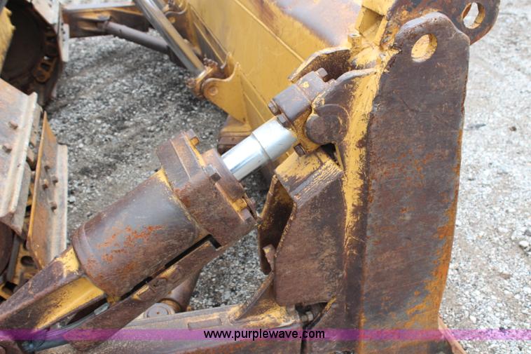 image for item H6743 1992 Caterpillar D6H LGP Series II dozer