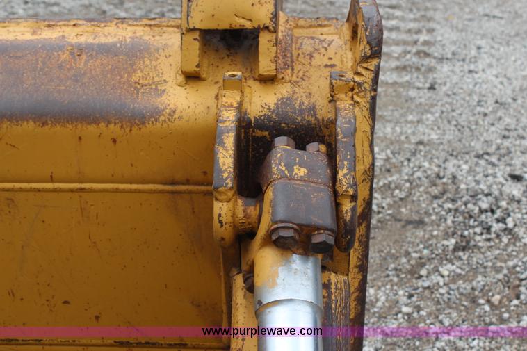 image for item H6743 1992 Caterpillar D6H LGP Series II dozer
