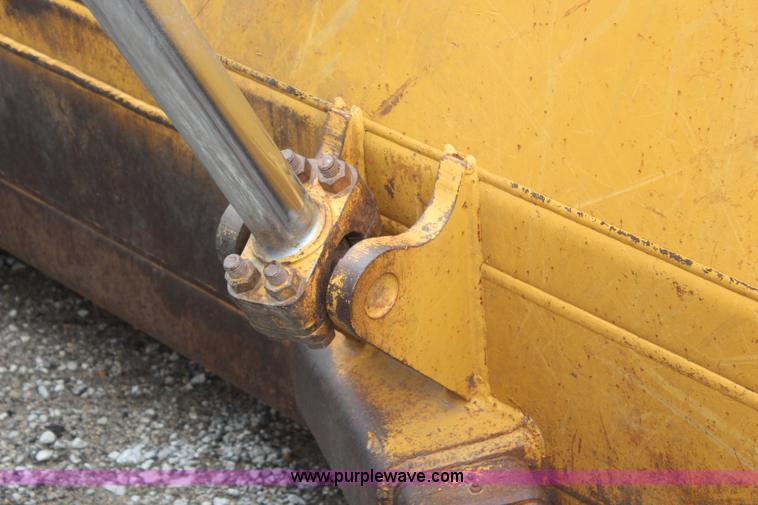 image for item H6743 1992 Caterpillar D6H LGP Series II dozer