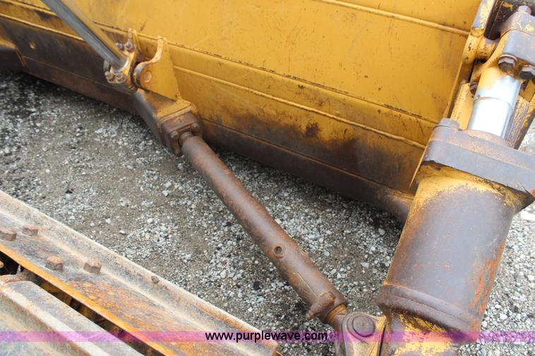 image for item H6743 1992 Caterpillar D6H LGP Series II dozer