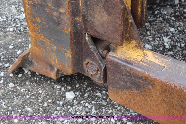 image for item H6743 1992 Caterpillar D6H LGP Series II dozer