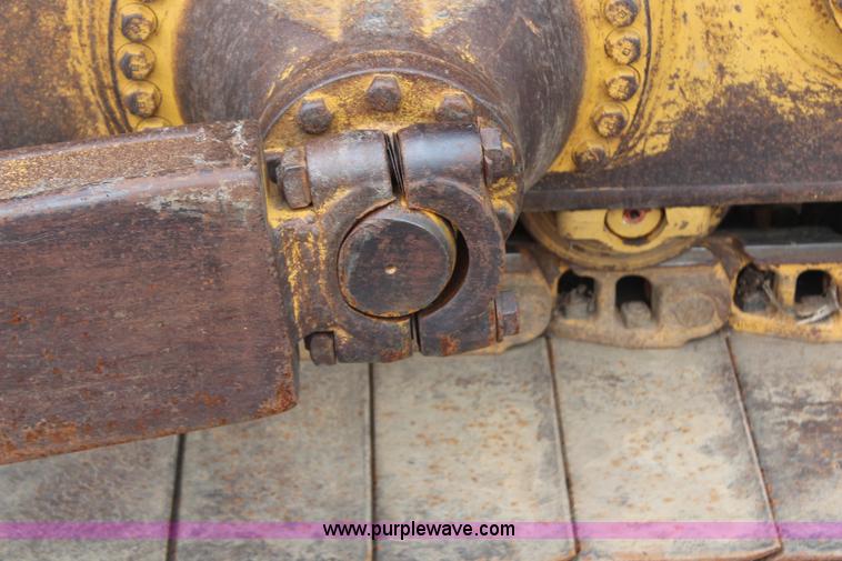 image for item H6743 1992 Caterpillar D6H LGP Series II dozer