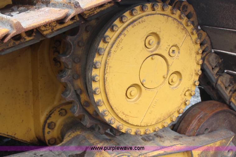 image for item H6743 1992 Caterpillar D6H LGP Series II dozer
