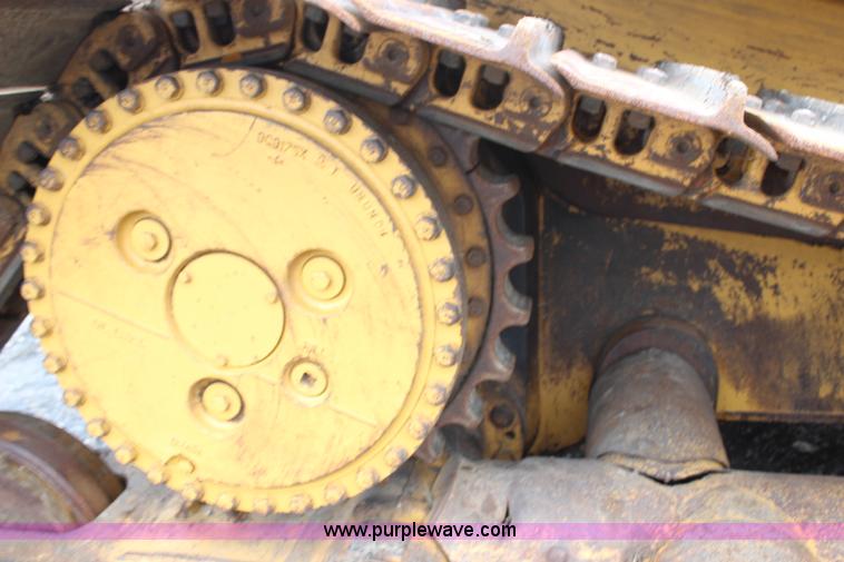 image for item H6743 1992 Caterpillar D6H LGP Series II dozer