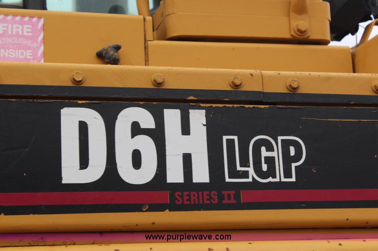 image for item H6743 1992 Caterpillar D6H LGP Series II dozer