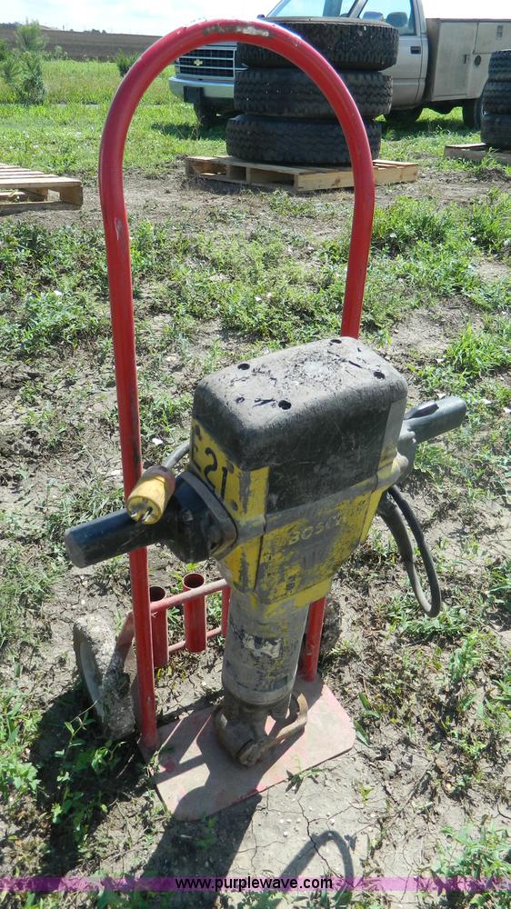 Bosh electric jack hammer in Hays, KS Item AD9145 sold Purple Wave