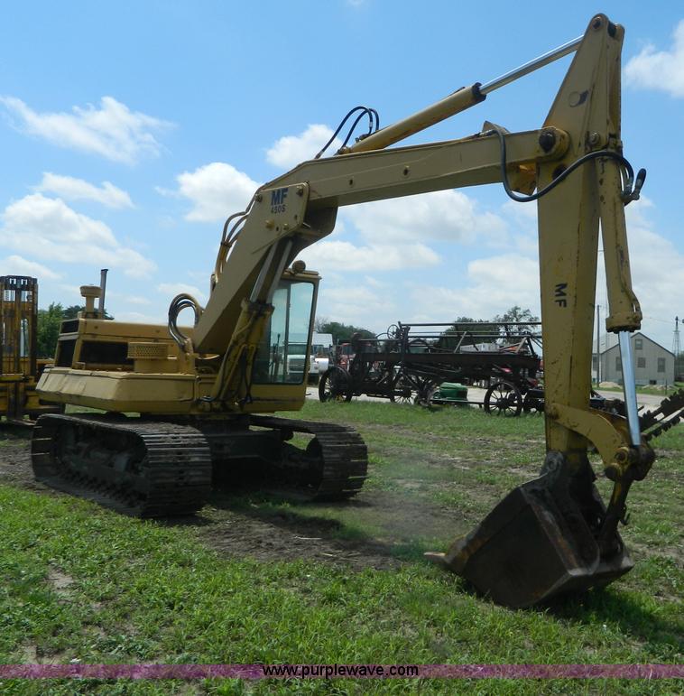image for item D6020 Massey-Ferguson MF450-S excavator